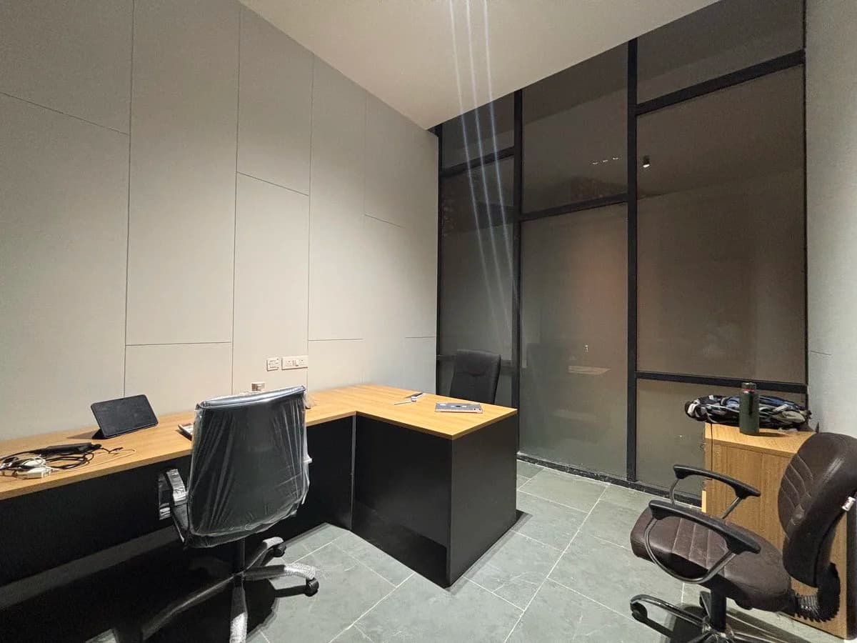 The first Keizer office: a desk, chairs, and a glass-walled room